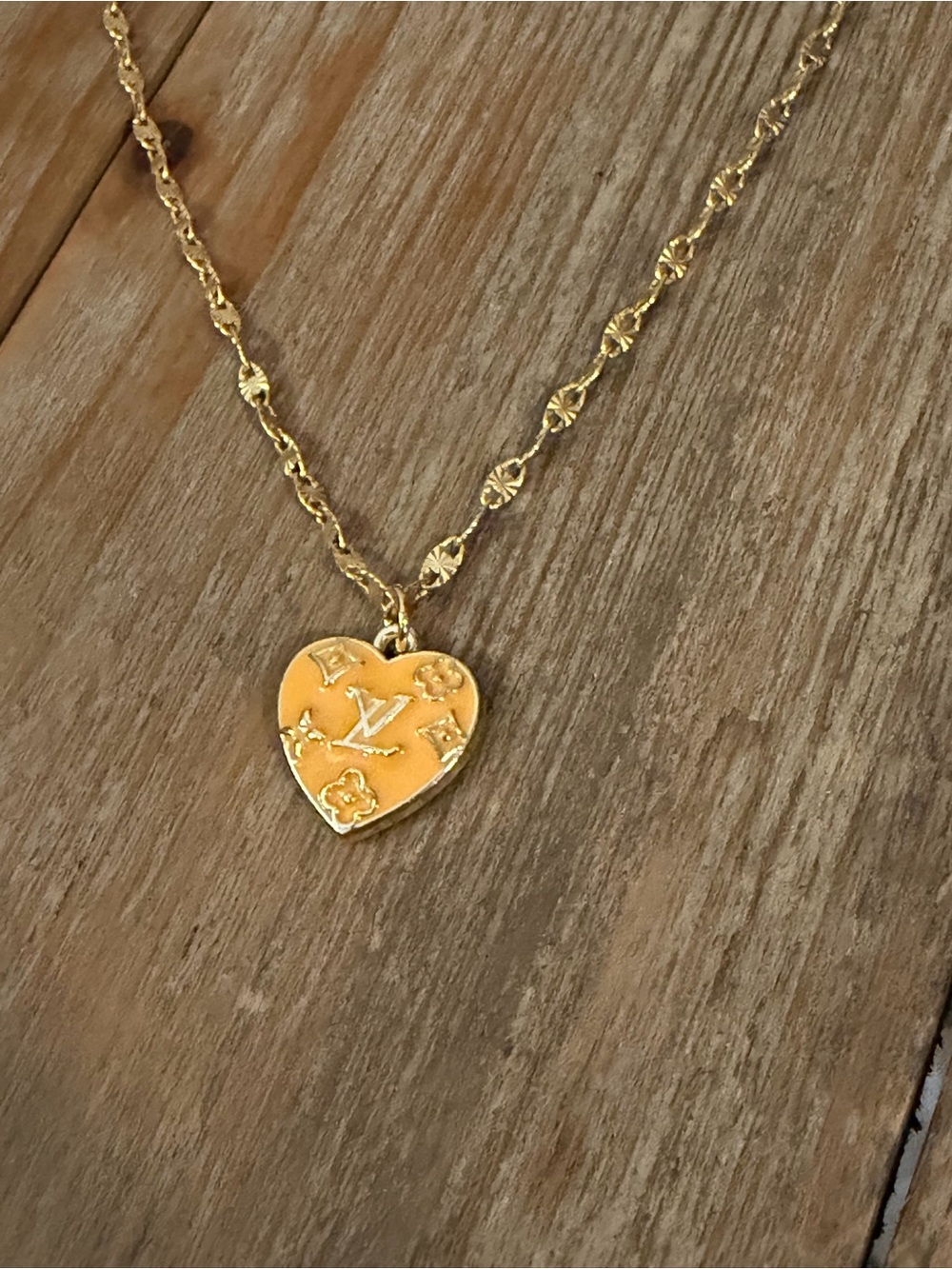 LV Gold Heart Pendant Necklace - Gold - Picture 9 of 10